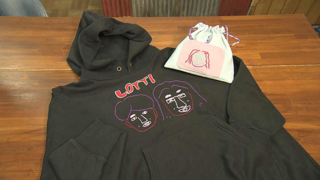 ロッチ刺繍パーカー & ロッチ中岡刺繍巾着（コカドさん制作）